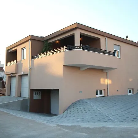 بيت للعطل Lux Haus تروغير