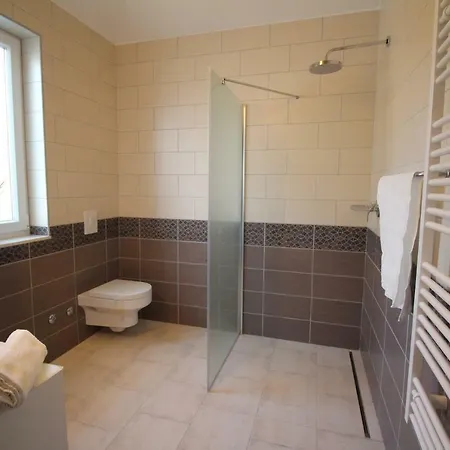 Lux Haus تروغير