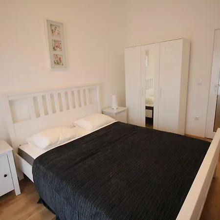 Lux Haus *